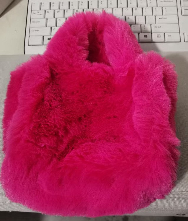 Fluffy plush tote bag with chain
