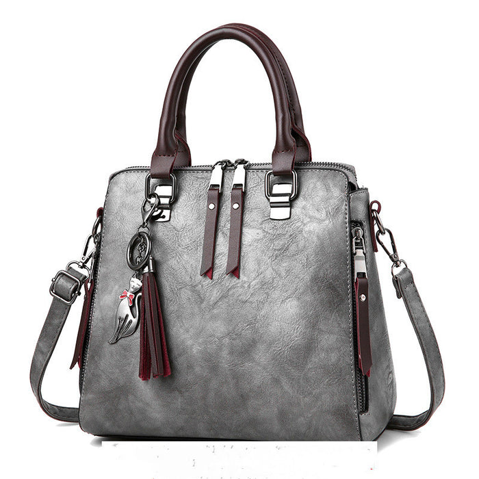 Evie | Vintage-style handbag with tassel and shoulder strap