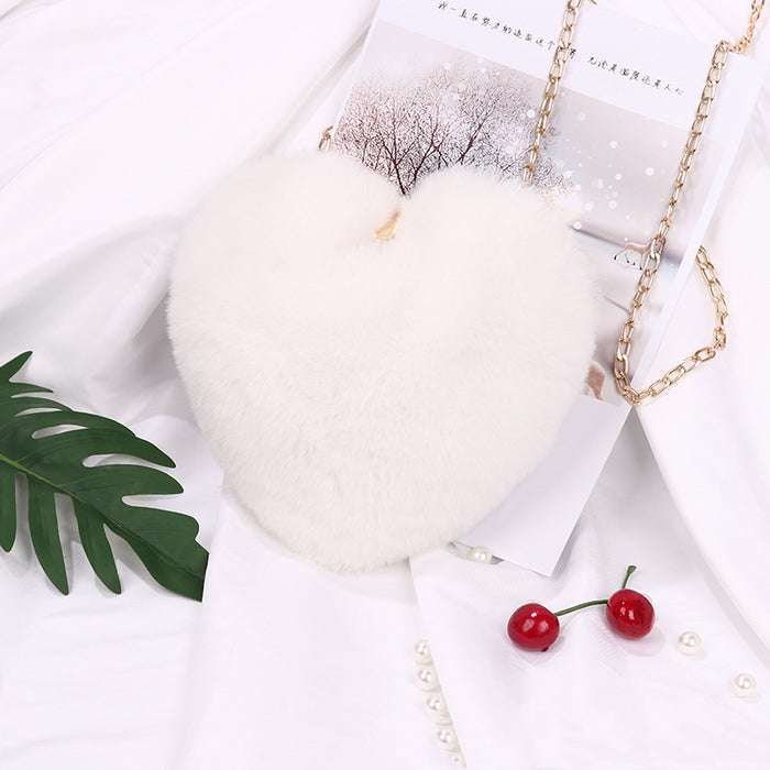 Isla | Heart-shaped fluffy bag with gold chain